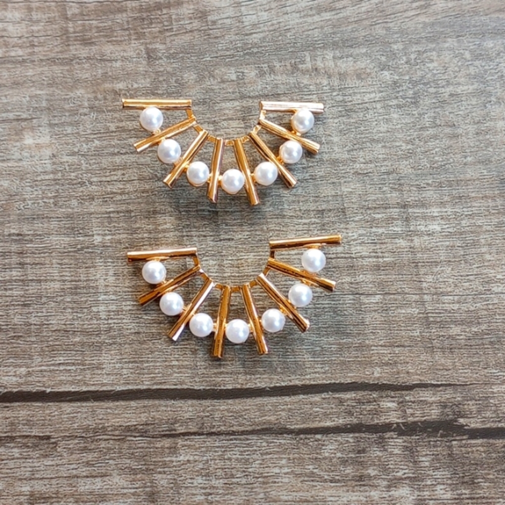 Gold and Pearl stud earrings